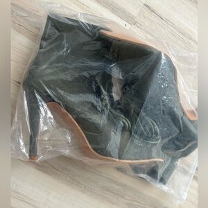 New Boots Size 9 1/2